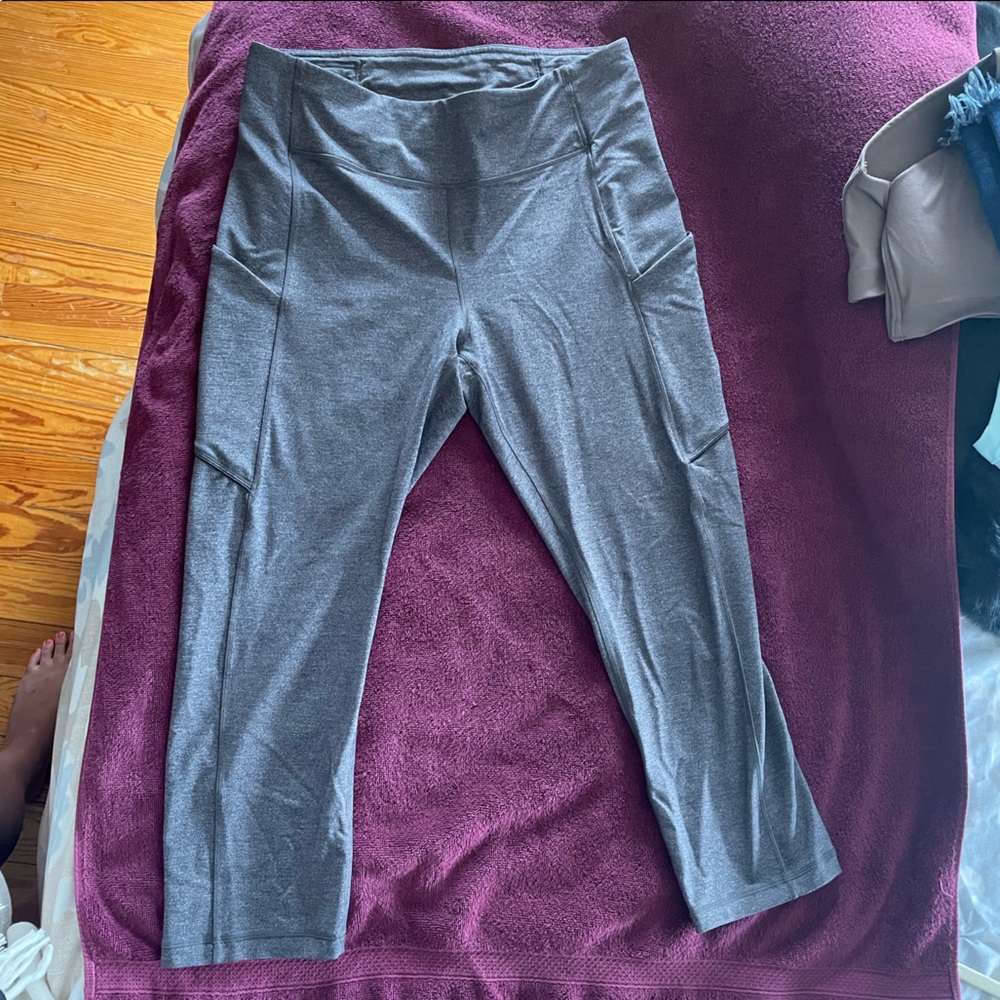 Lulu Lemon cropped pants